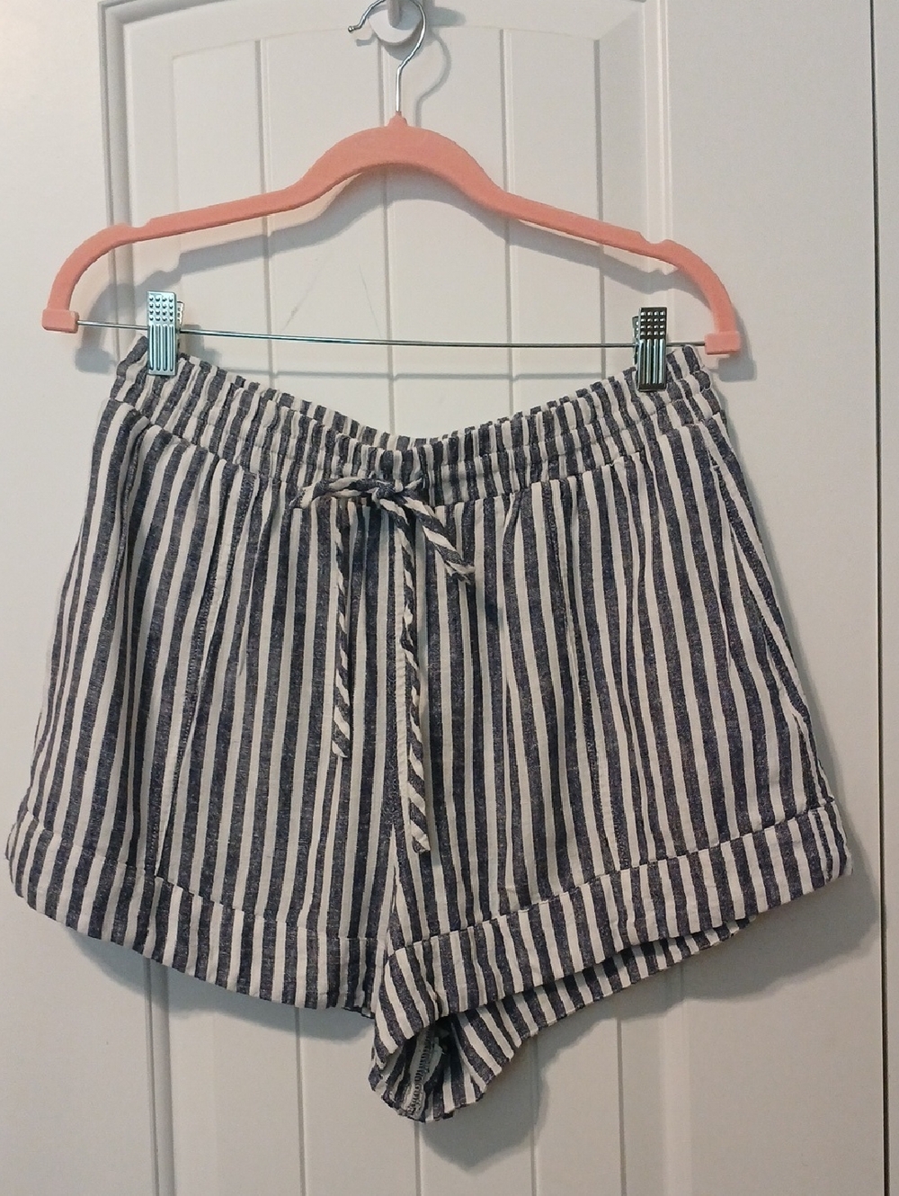 ☀️☀️Universal Thread Navy & White Striped High-Waist Drawstring Shorts